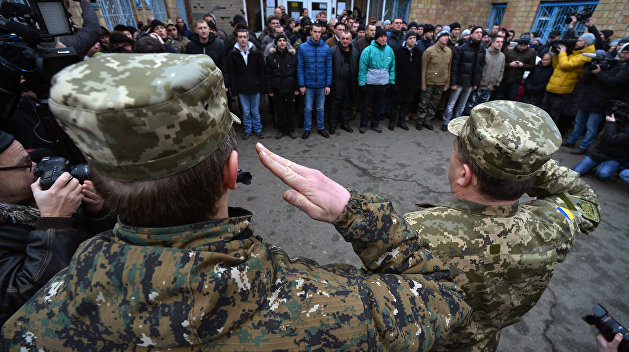 В Кривом Роге раздавать повестки пришли на авторынок В Кривом Роге раздавать повестки пришли на авторынок
