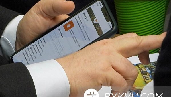 «Час — $100»: женатый «слуга народа» Яременко переписывался с проституткой на заседании Рады «Час — $100»: женатый «слуга народа» Яременко переписывался с проституткой на заседании Рады