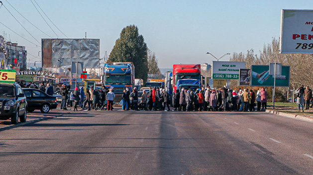 «Филатов, приезжай!»: в Днепре остановилось движение из-за митингующих «Филатов, приезжай!»: в Днепре остановилось движение из-за митингующих