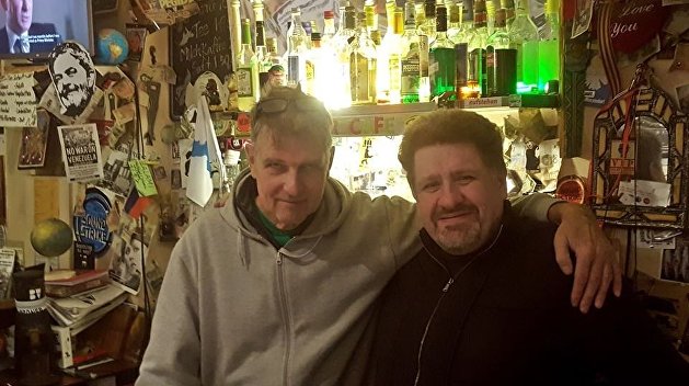 Владелец «Антивоенного кафе» в Берлине: О правильной стороне истории и Путине Владелец «Антивоенного кафе» в Берлине: О правильной стороне истории и Путине