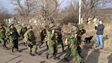 Военнослужащие ДНР покидают зону разведения в Петровском