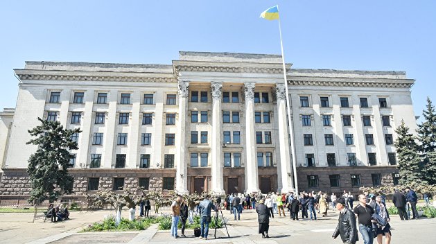 Одесситы восстановили мемориал 2 мая, разрушенный радикалами Одесситы восстановили мемориал 2 мая, разрушенный радикалами