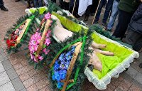 Похороны украинского животноводства: под Раду принесли мертвую свинью в гробу