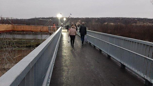 «Обещали - сделали»: Офис Зеленского показал процесс восстановления моста в Станице Луганской - видео «Обещали - сделали»: Офис Зеленского показал процесс восстановления моста в Станице Луганской - видео