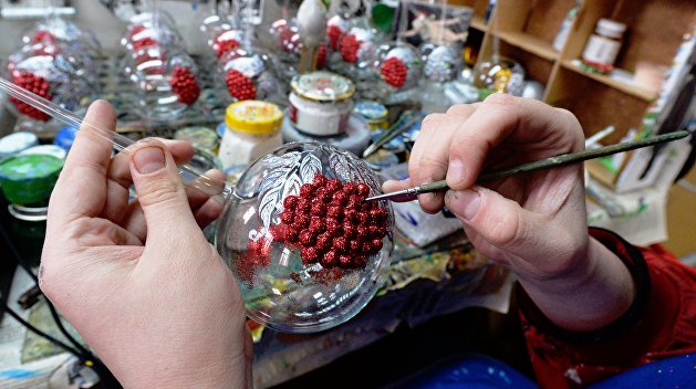 Настроение на экспорт. Для кого Украина надувает елочные шары Настроение на экспорт. Для кого Украина надувает елочные шары