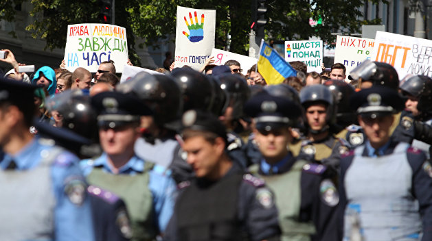 В Киеве задержали шестерых участников потасовки на дне памяти трансгендеров В Киеве задержали шестерых участников потасовки на дне памяти трансгендеров