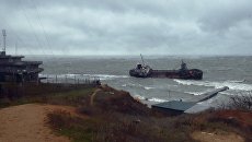 «С ноября показываем, что власть импотентна»: Зеленский потребовал срочно убрать затонувший в Одессе танкер