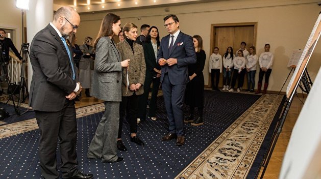 Супруга Зеленского открыла в Киеве выставку против гендерного насилия Супруга Зеленского открыла в Киеве выставку против гендерного насилия