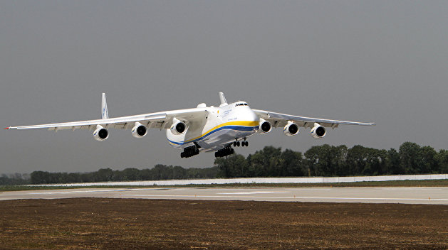Крупнейший в мире самолёт-транспортник Ан-225 «Мрия» уничтожен на Украине