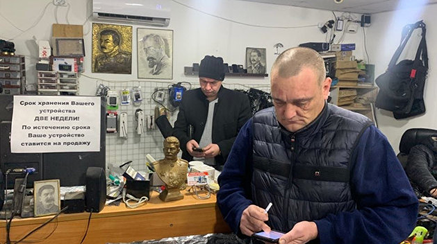 «Рассадник сталинизма»: одесские ремонтники, хранившие портреты Сталина, остались без работы «Рассадник сталинизма»: одесские ремонтники, хранившие портреты Сталина, остались без работы