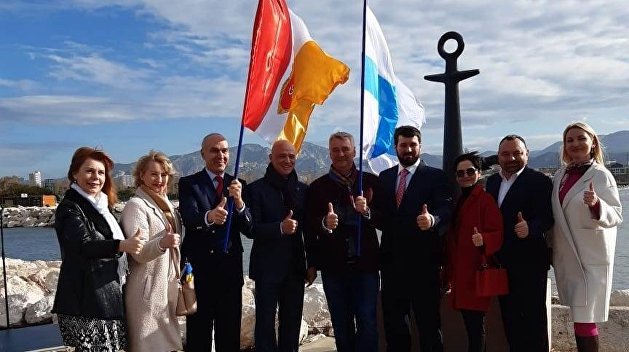 Труханов открыл во Франции одесский туристический символ «Якорь-сердце» Труханов открыл во Франции одесский туристический символ «Якорь-сердце»