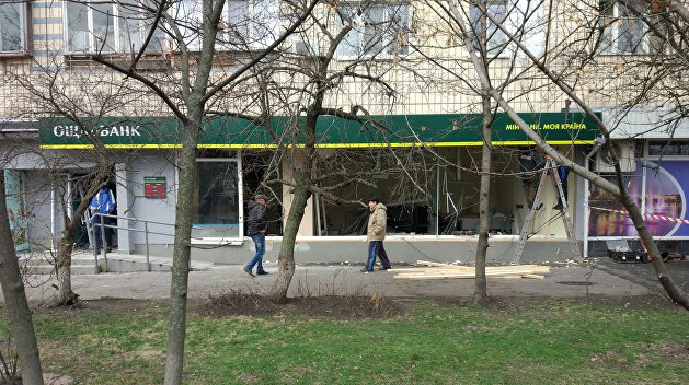Подрыв отделения банка в Киеве. Фоторепортаж Подрыв отделения банка в Киеве. Фоторепортаж
