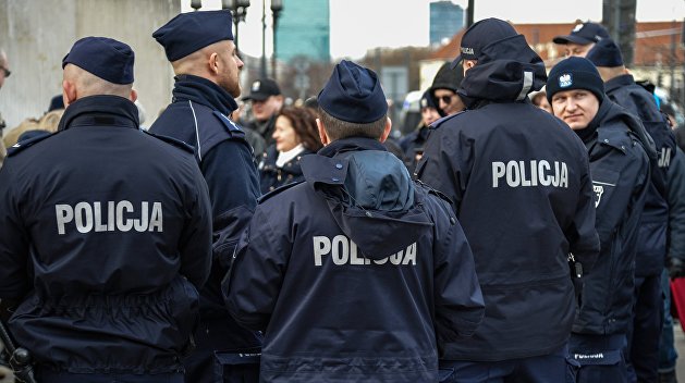 Мэр Варшавы пригрозил лишить полицию финансирования из-за силовых разгонов протестов Мэр Варшавы пригрозил лишить полицию финансирования из-за силовых разгонов протестов
