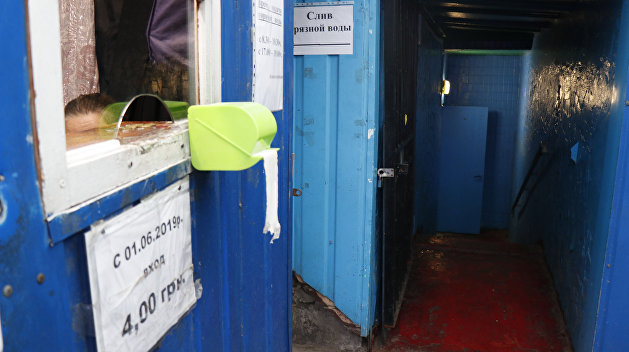 В пригороде Днепра наркоманы пытались задушить пенсионерку в общественном туалете