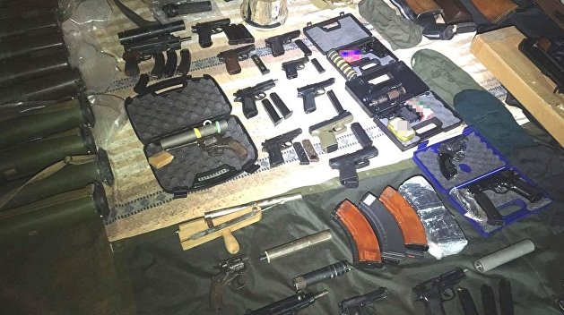 Полиция нашла крупный арсенал оружия в гараже у жителя Ровно