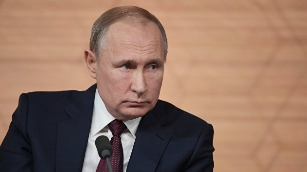 Путин поручил ужесточить ответственность за оскорбления в интернете