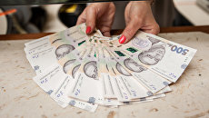Зеленский обещает увеличить минимальную зарплату на Украине