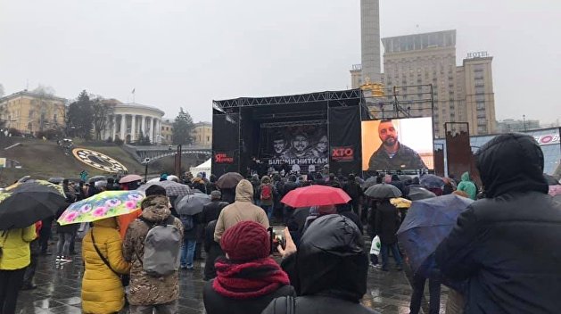 «Белыми нитками»: на Майдане проходит концерт в поддержку подозреваемых в деле Шеремета «Белыми нитками»: на Майдане проходит концерт в поддержку подозреваемых в деле Шеремета