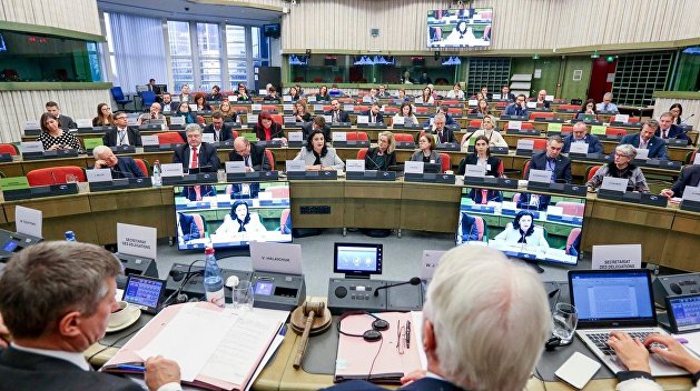 Немецкие парламентарии решили разобраться с подозрительным им Зеленским с помощью Конституции Немецкие парламентарии решили разобраться с подозрительным им Зеленским с помощью Конституции