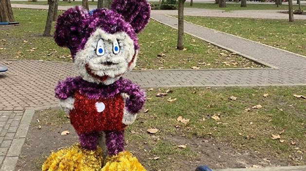 «Можно отпугивать Сатану»: в Днепре установили ужасающие праздничные фигуры для детей «Можно отпугивать Сатану»: в Днепре установили ужасающие праздничные фигуры для детей