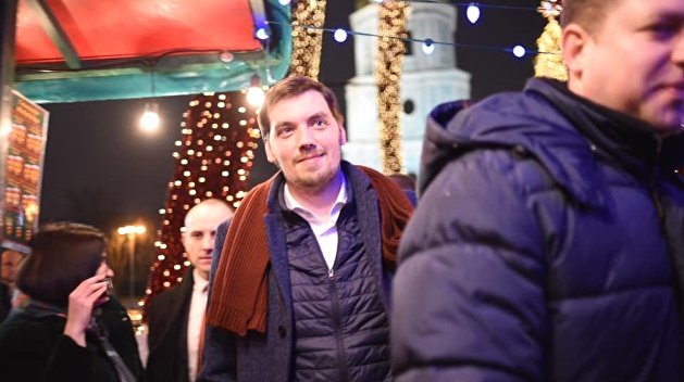 Гончарук «прекрасно прогулялся» и купил подарки на рождественской ярмарке в Киеве — фото Гончарук «прекрасно прогулялся» и купил подарки на рождественской ярмарке в Киеве — фото