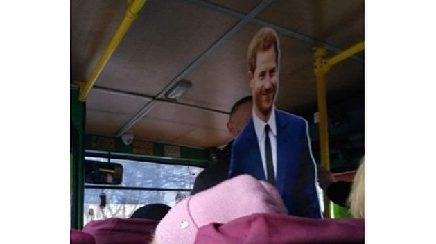Пассажиры одной из маршруток в Днепре прокатились по городу с принцем Гарри - фото Пассажиры одной из маршруток в Днепре прокатились по городу с принцем Гарри - фото