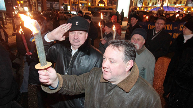 Во время факельного шествия националистов в Славянске прогремел взрыв