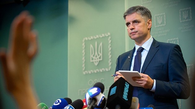 Пристайко «снял» все запреты для украинских гастарбайтеров, но выехать на работу все равно нельзя Пристайко «снял» все запреты для украинских гастарбайтеров, но выехать на работу все равно нельзя
