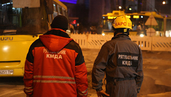 Люди «обваривали» ноги и выбивали стекла: крупнейший ТЦ в Киеве залило кипятком. Фоторепортаж