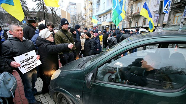 Офис Зеленского разъяснил ситуацию с самоподжогом на митинге