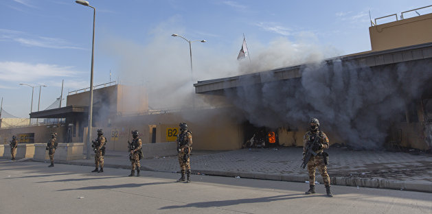 Возле американского посольства в Ираке упали три ракеты – СМИ