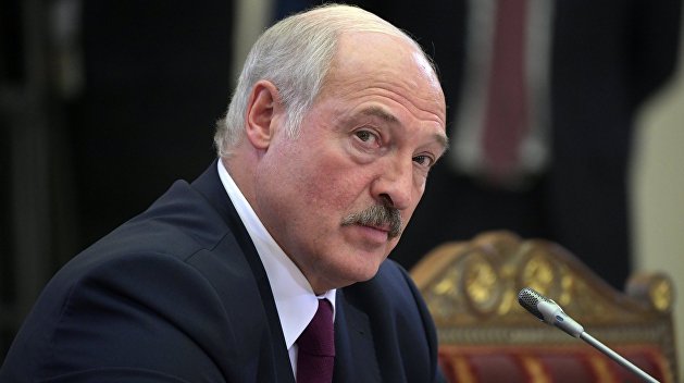 Лукашенко заявил, что готов защищать свой парламент Лукашенко заявил, что готов защищать свой парламент