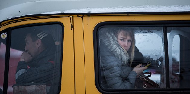 «Нервы на пределе»: украинка подавилась конфетой в маршрутке и едва не стала жертвой расправы