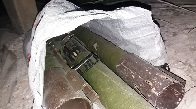 В Краматорске жители многоэтажки нашли на чердаке три гранатомета В Краматорске жители многоэтажки нашли на чердаке три гранатомета