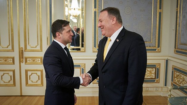 Зеленский надеется, что США будут помогать с решением конфликта в Донбассе более активно