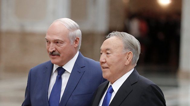 «Сохранить лицо»: Безпалько рассказал, как Лукашенко мог последовать примеру Назарбаева