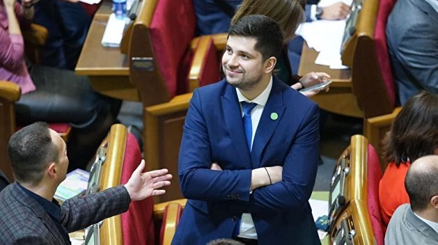 Качура анонсировал перестановки во фракции «Слуги народа» Качура анонсировал перестановки во фракции «Слуги народа»