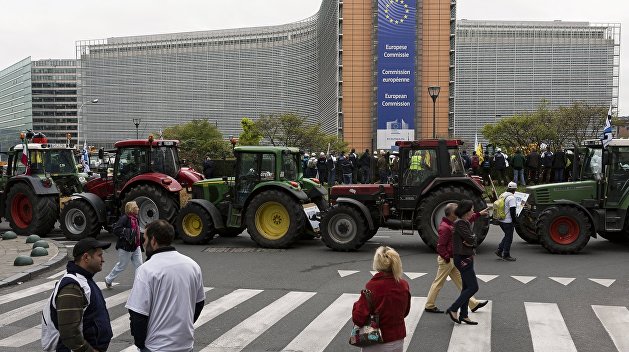 Литовские и латвийские фермеры заблокировали улицы Брюсселя своими тракторами