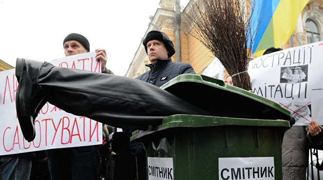 Чистки 2016: провал люстрации и коррупция напоказ Чистки 2016: провал люстрации и коррупция напоказ