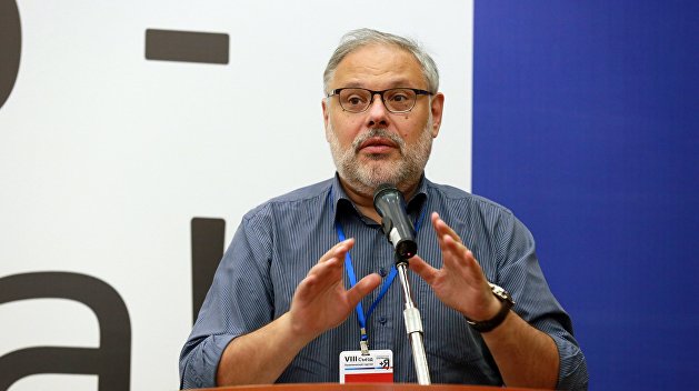 Михаил Хазин: Последствия обвала цен на нефть для России проявятся во вторник утром Михаил Хазин: Последствия обвала цен на нефть для России проявятся во вторник утром