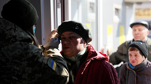 Кабмин Украины ввел режим ЧС по коронавирусу в трех областях