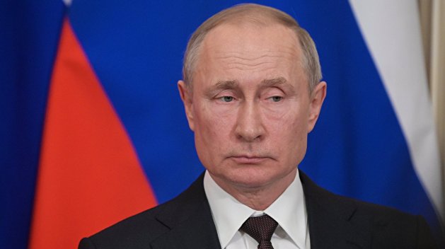 Путин хочет сэкономить лишние деньги - Bloomberg