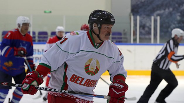«Здесь нет вирусов никаких»: Лукашенко назвал хоккей на льду лучшим лекарством от COVID-19