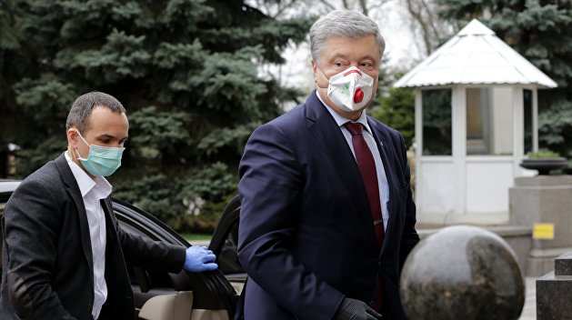 Адвокат Порошенко заявил, что его клиент не пришел на допрос не просто так