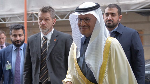 Сократить не сокращая. Саудовская Аравия хочет провести «нефтяной маневр»