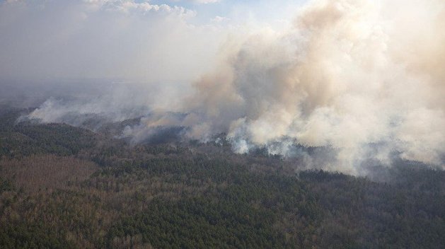 Тление продолжается: авиация сбросила почти 200 тонн воды на пожары в Чернобыльской зоне Тление продолжается: авиация сбросила почти 200 тонн воды на пожары в Чернобыльской зоне