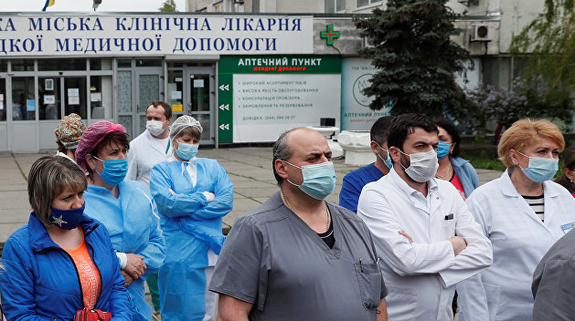 Бывший главный санитарный врач Украины раскритиковал подход властей к борьбе с коронавирусом