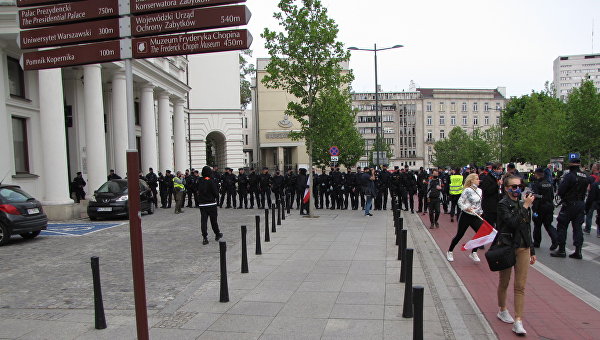 Как кандидата в президенты Польши арестовали за попытку прогуляться к президентскому дворцу