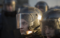Спецназ пытается взять штурмом помещение, где хранятся картины Порошенко