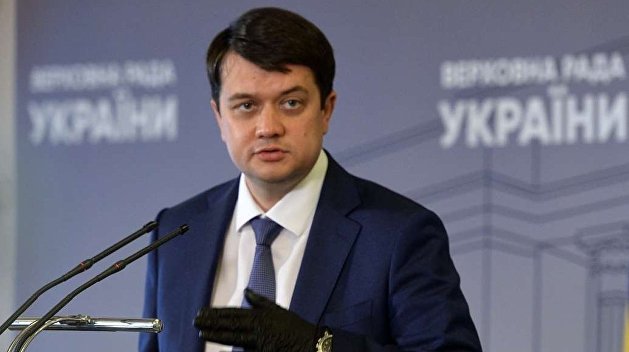Разумков отказался комментировать закон о «коллаборантах»
